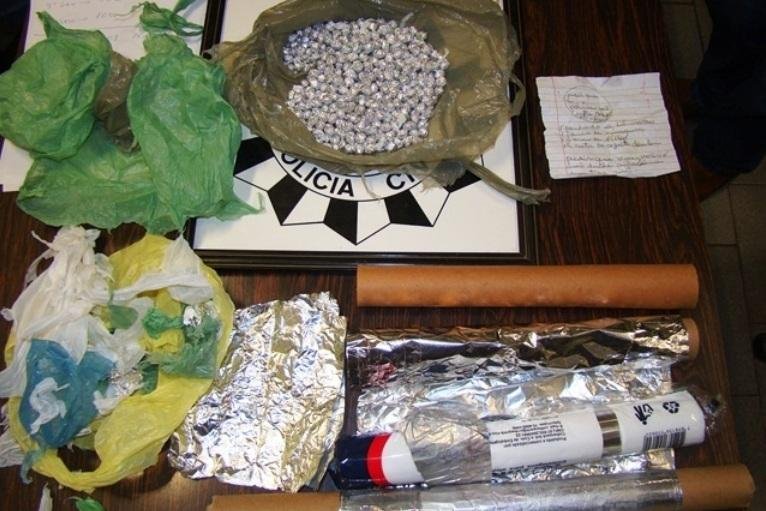 Material foi encontrado em casa junto a bilhete sobre oferenda