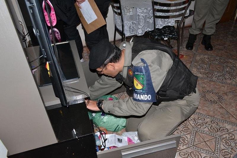 Agentes vistoriaram apartamentos em condom&iacute;nio
