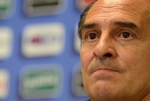 Cesare Prandelli considera esc&acirc;ndalo um momento delicado para o futebol italiano