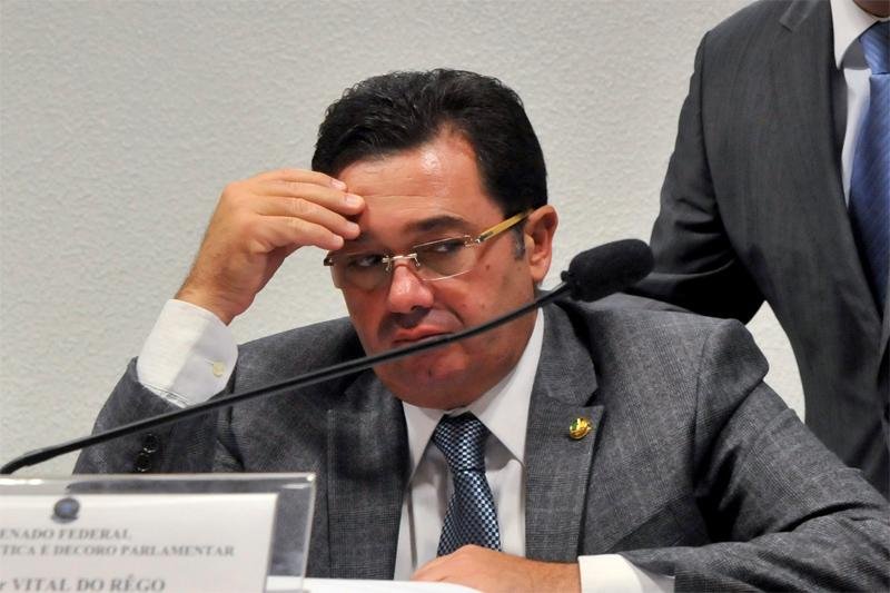 Senador Vital do R&ecirc;go n&atilde;o teve complica&ccedil;&otilde;es e deve retomar fun&ccedil;&otilde;es na pr&oacute;xima semana
