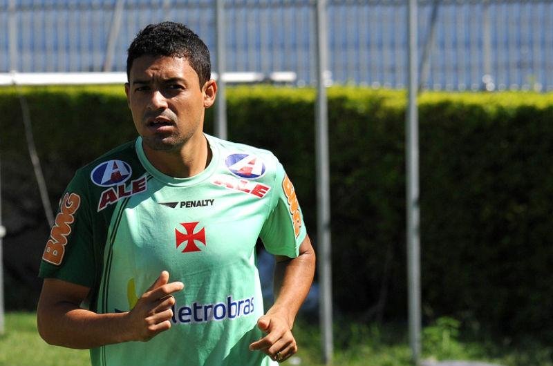Gr&ecirc;mio observa negocia&ccedil;&atilde;o do Vasco com &Eacute;der Lu&iacute;s de longe