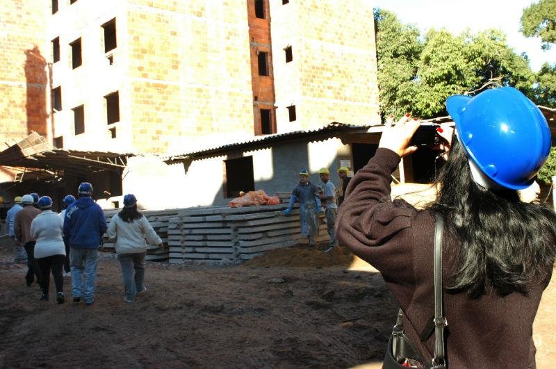 Moradores da Vila Floresta visitam Residencial Camaqu&atilde;