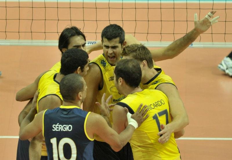 Brasil comemora vit&oacute;ria sobre o Canad&aacute;