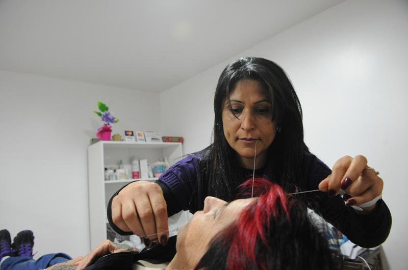 Esteticista Roquia Atbai chegou a Porto Alegre, em 2002, junto com outras cinco fam&iacute;lias afeg&atilde;s 