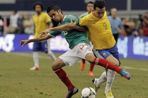 M&eacute;xico surpreende o Brasil e vence amistoso por 2 a 0