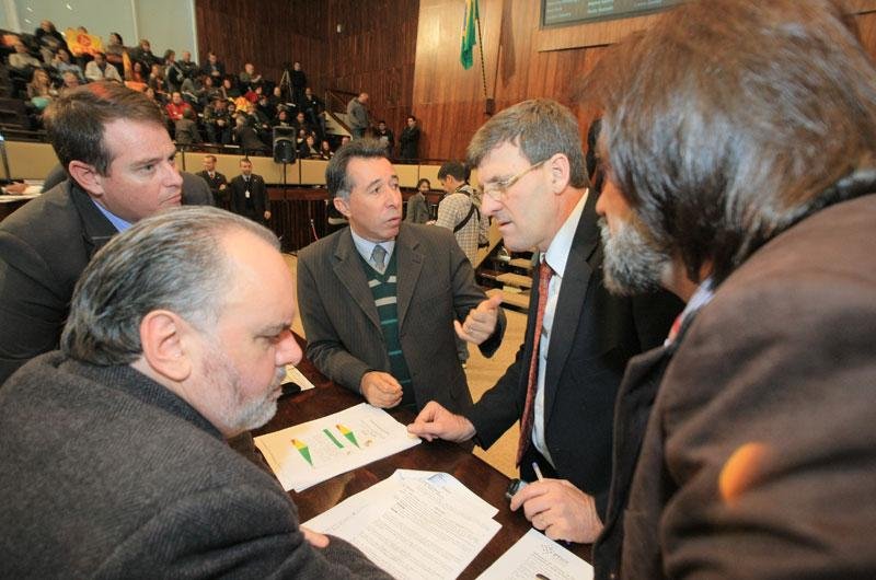 Aprovado aumento da contribui&ccedil;&atilde;o previdenci&aacute;ria dos servidores estaduais