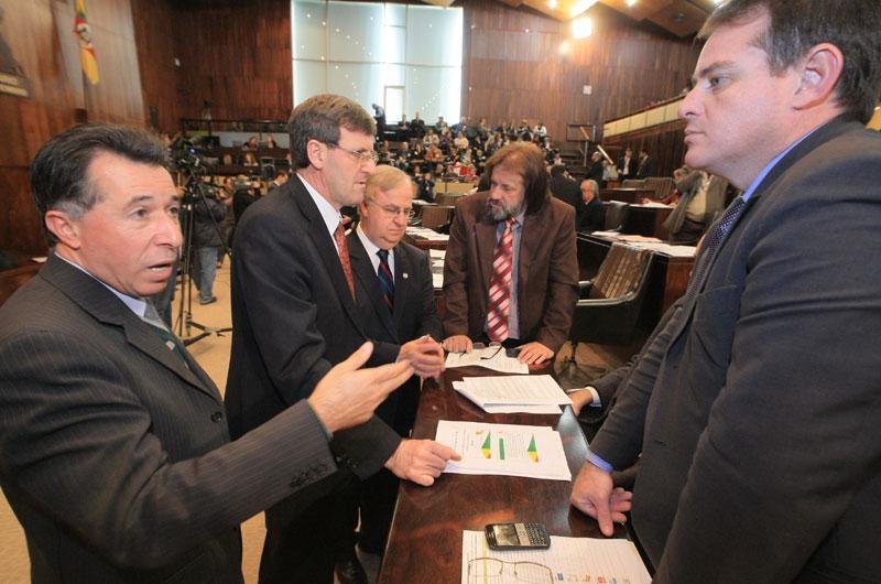 Projeto que reajusta taxas do Detran &eacute; aprovado na Assembleia