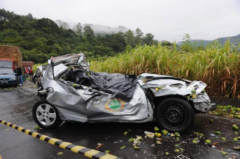 No acidente, carro da Band foi atingido frontalmente por caminh&atilde;o