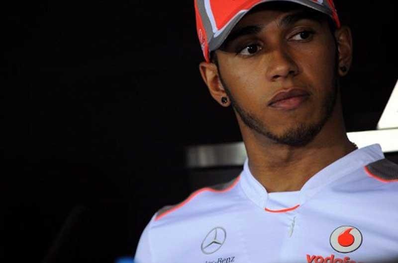 Hamilton evita falar sobre renova&ccedil;&atilde;o com a McLaren