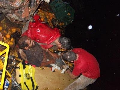 Caminhoneiro foi resgatado pelo Corpo de Bombeiros ap&oacute;s ficar cinco dias preso nas ferragens
