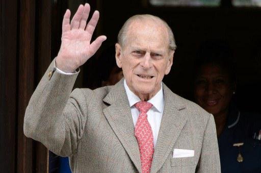 Marido da rainha Elizabeth II recebe alta do hospital