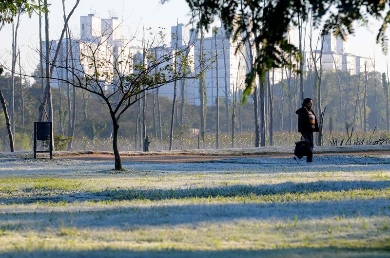  &Agrave; tarde, com a presen&ccedil;a do sol em todas as regi&otilde;es do Estado, a massa de ar frio perde for&ccedil;a