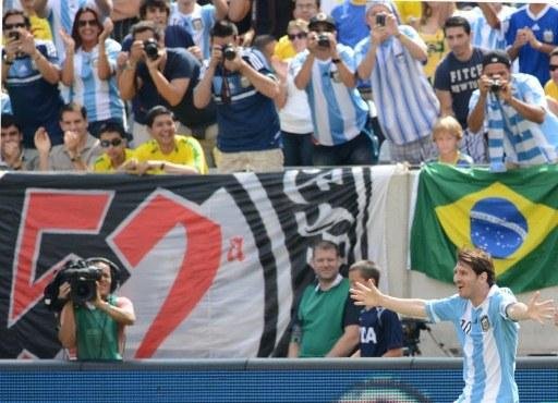 Messi foi o grande nome da partida pelos hermanos