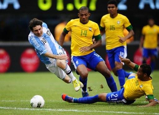 T&eacute;cnico destacou maturidade e competitividade do Brasil contra os titulares da Argentina