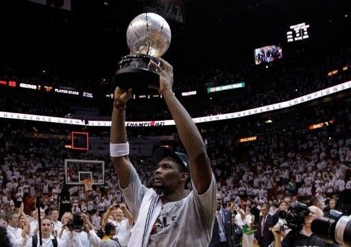 Chris Bosh comemora Confer&ecirc;ncia Leste ap&oacute;s vit&oacute;ria contra Boston Celtics