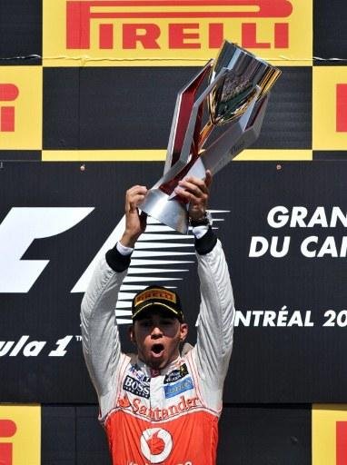 Hamilton comemora vit&oacute;ria no Canad&aacute;