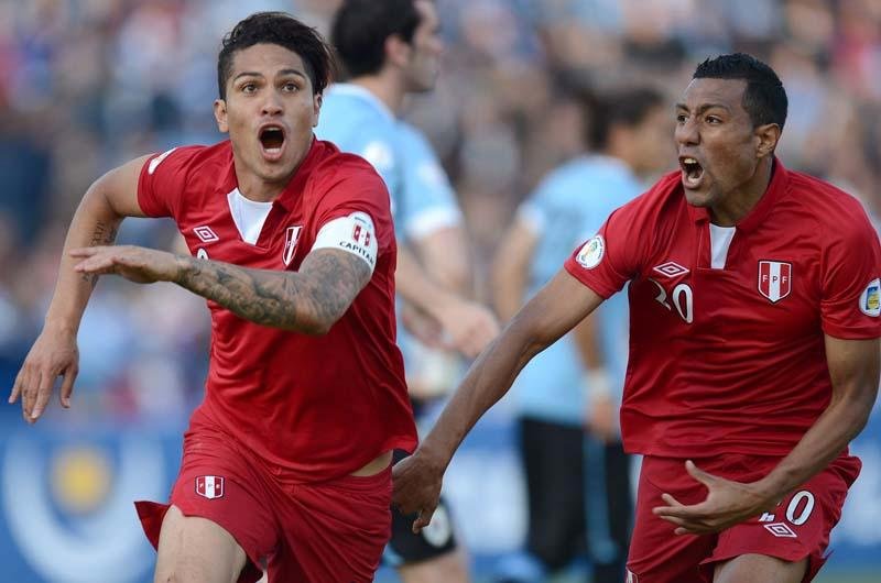 Uruguai venceu o Peru por 4 a 2 no est&aacute;dio Centen&aacute;rio de Montevid&eacute;u