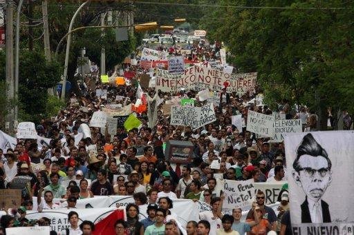 Mais de 90 mil pessoas protestam no M&eacute;xico contra o PRI