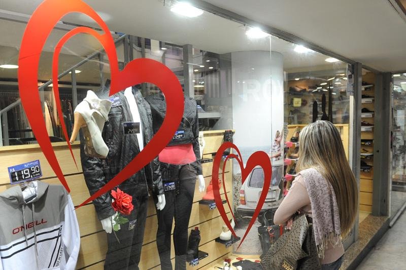 Medo de d&iacute;vidas pode afetar vendas no Dia dos Namorados