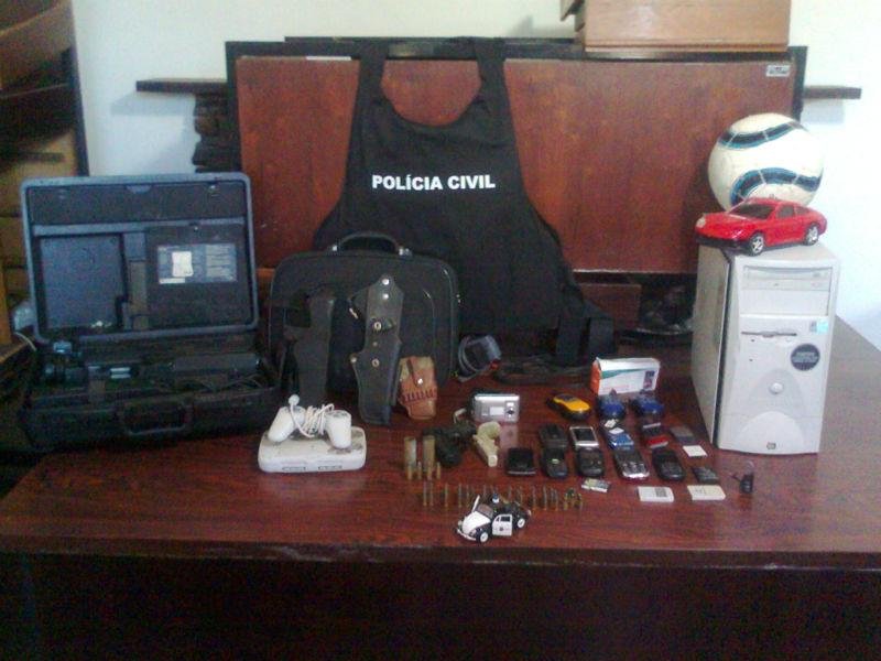 Muni&ccedil;&otilde;es e brinquedos foram encontrados na casa do suspeito 