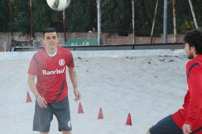 O meia treinou nesta ter&ccedil;a numa caixa de areia