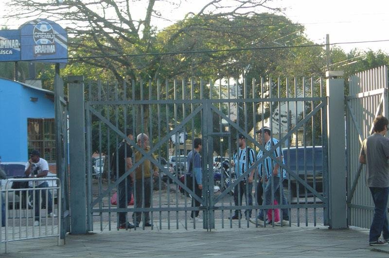 Gr&ecirc;mio alerta em seu site para a venda de bilhetes falsos