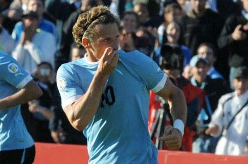 Uruguaio Forl&aacute;n j&aacute; foi oferecido ao Inter