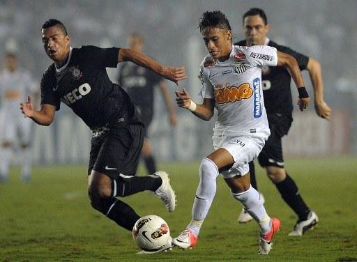 Muricy acredita que Neymar (&agrave; direita) passa por cansa&ccedil;o f&iacute;sico e mental