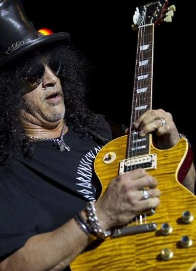 Guitarrista Slash se apresenta em Porto Alegre em novembro de 2012