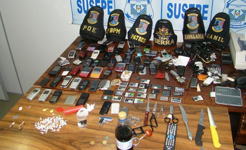 Objetos apreendidos dentro do pres&iacute;dio