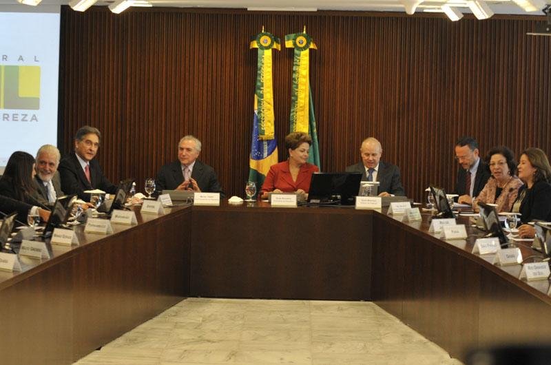 Presidente Dilma Rousseff se reuniu com governadores para anunciar recursos para investimentos nos estados