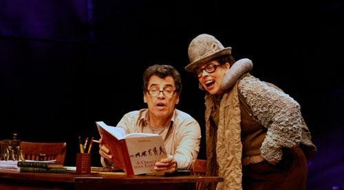 Paulo Betti interpreta o historiador e Cristina Pereira, uma tartaruga
