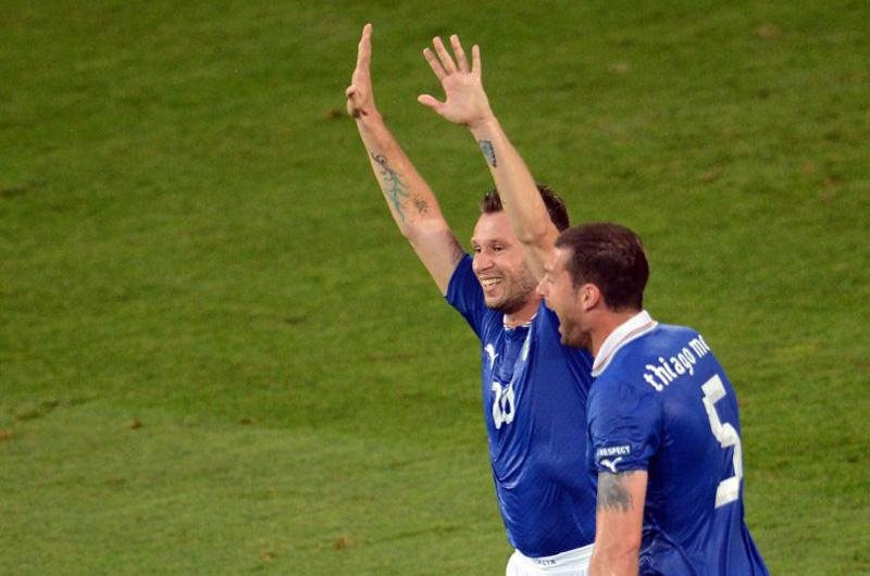 Cassano e Balotelli marcaram na vit&oacute;ria por 2 a 0 dos italianos