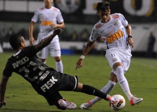 Neymar estar&aacute; em campo para ajudar o Santos a reverter o resultado contra Corinthians 