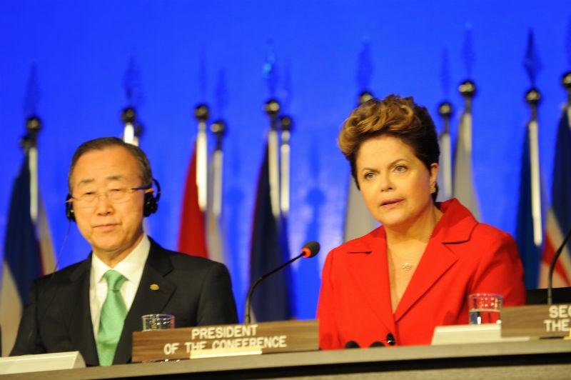 Ao lado de Ban Ki-moon, Dilma assumiu a presid&ecirc;ncia da Rio+20