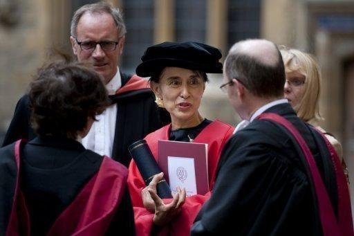Dama de Yang&uacute;n fez sua primeira visita &agrave; Europa desde 1988
