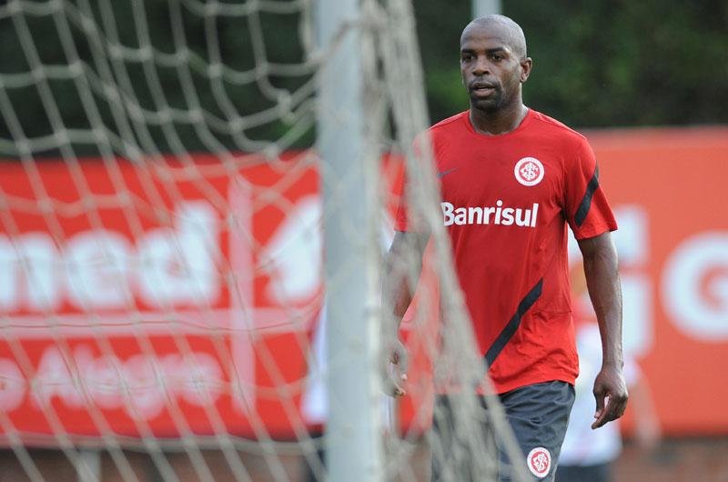 Sandro Silva &eacute; liberado de treino para resolver problemas particulares