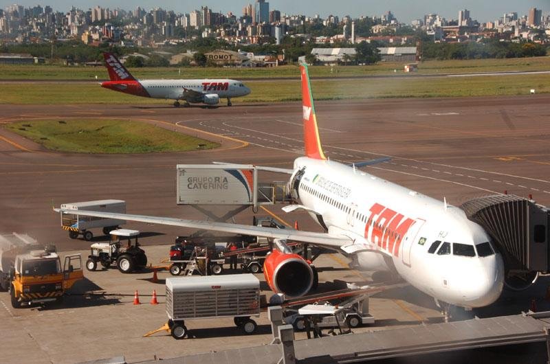 Procon estuda acionar TAM por cancelamento de rota para Buenos Aires 
