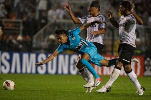 Neymar foi elogiado por Muricy, apesar da elimina&ccedil;&atilde;o para o Corinthians