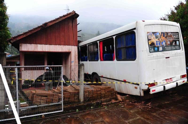 Al&eacute;m do condutor, outras 5 pessoas ficaram feridas