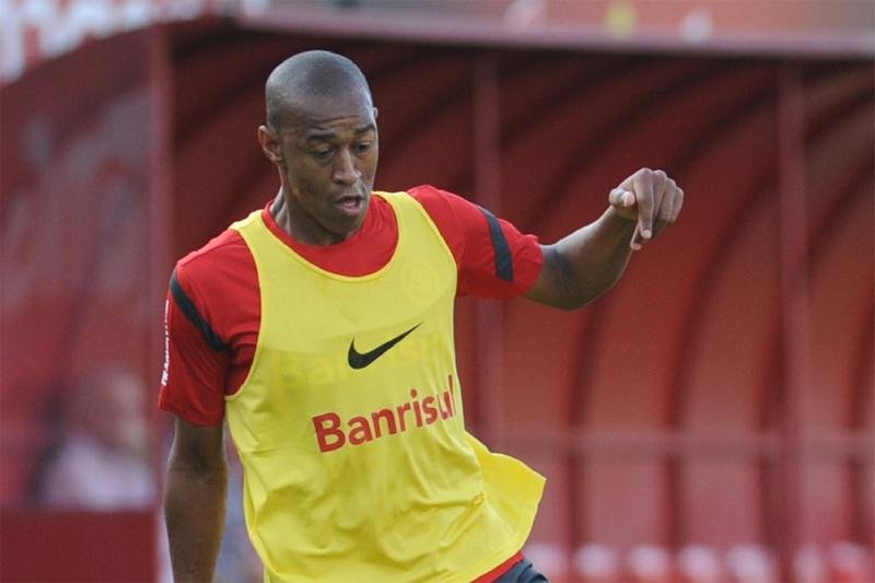 Fabr&iacute;cio nem viaja com o Inter ap&oacute;s torcer o tornozelo