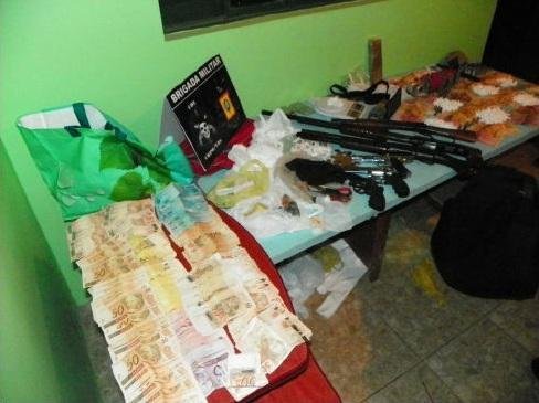 Diversos materiais e drogas foram apreendidos em a&ccedil;&atilde;o da pol&iacute;cia