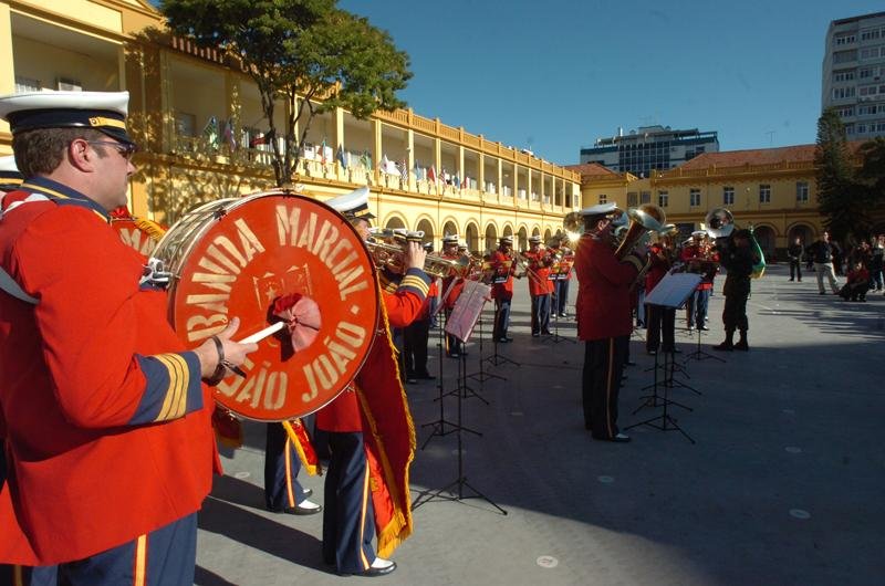 Bandas executaram cl&aacute;ssicos nacionais e internacionais