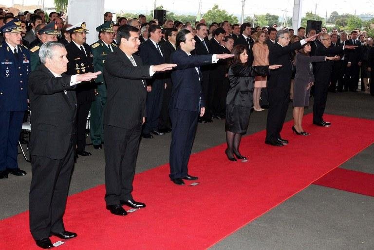 Novo governo do Paraguai presta juramento