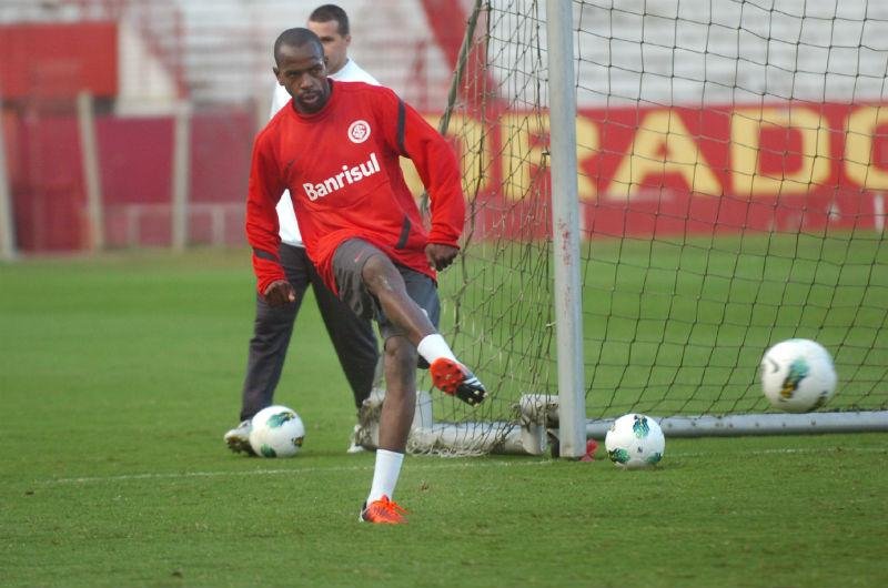 Sandro Silva pode trocar a cor do fardamento nas pr&oacute;ximas semanas 