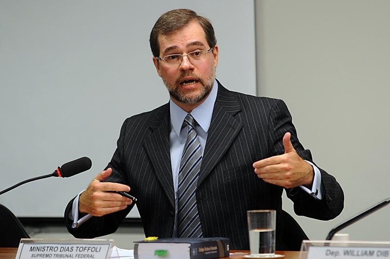 Dias Toffoli desempatou vota&ccedil;&atilde;o que autoriza candidaturas