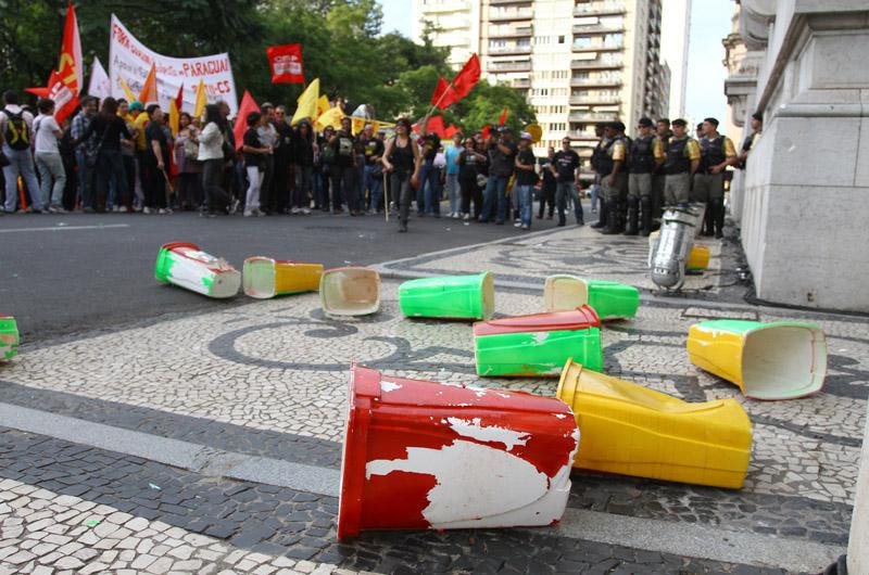 Manifestantes denunciaram excesso de reprovados na sele&ccedil;&atilde;o