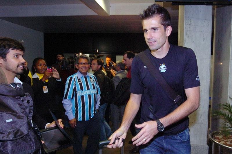 Gr&ecirc;mio negocia Victor com Atl&eacute;tico-MG