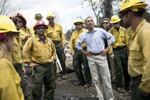 Presidente Barack Obama esteve na regi&atilde;o do Colorado, onde o Corpo de Bombeiros tenta combater as chamas