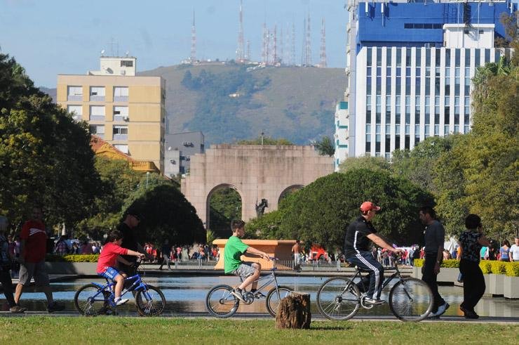 Domingo de sol e calor lotou o Parque da Reden&ccedil;&atilde;o, na Capital